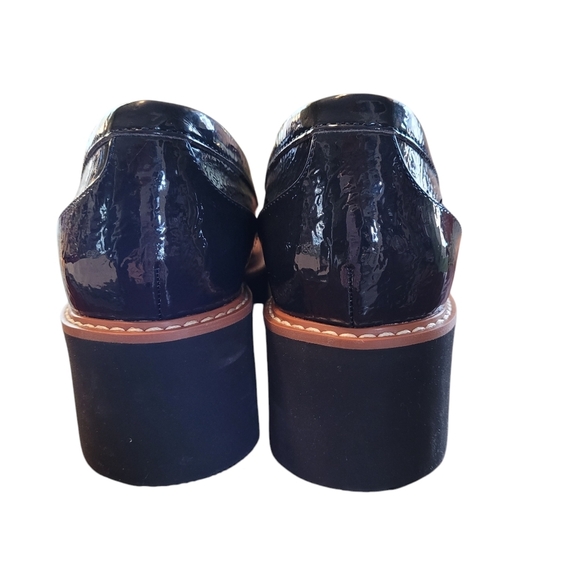 NEW Naturalizer Adiline Bit Loafer in navy patent leather - 8.5.         J35 - Picture 4 of 7